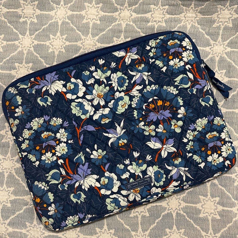 Vera Bradley Outlet Laptop Sleeve in Cotton (Floral Bursts)